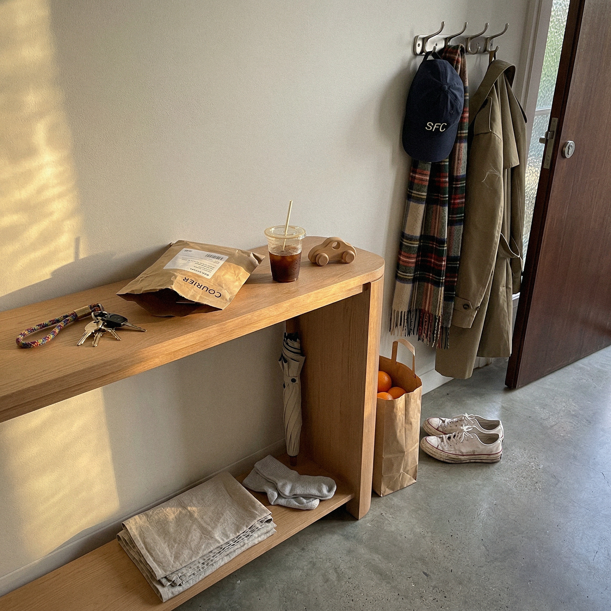 Ovelo Console Table All-oak construction