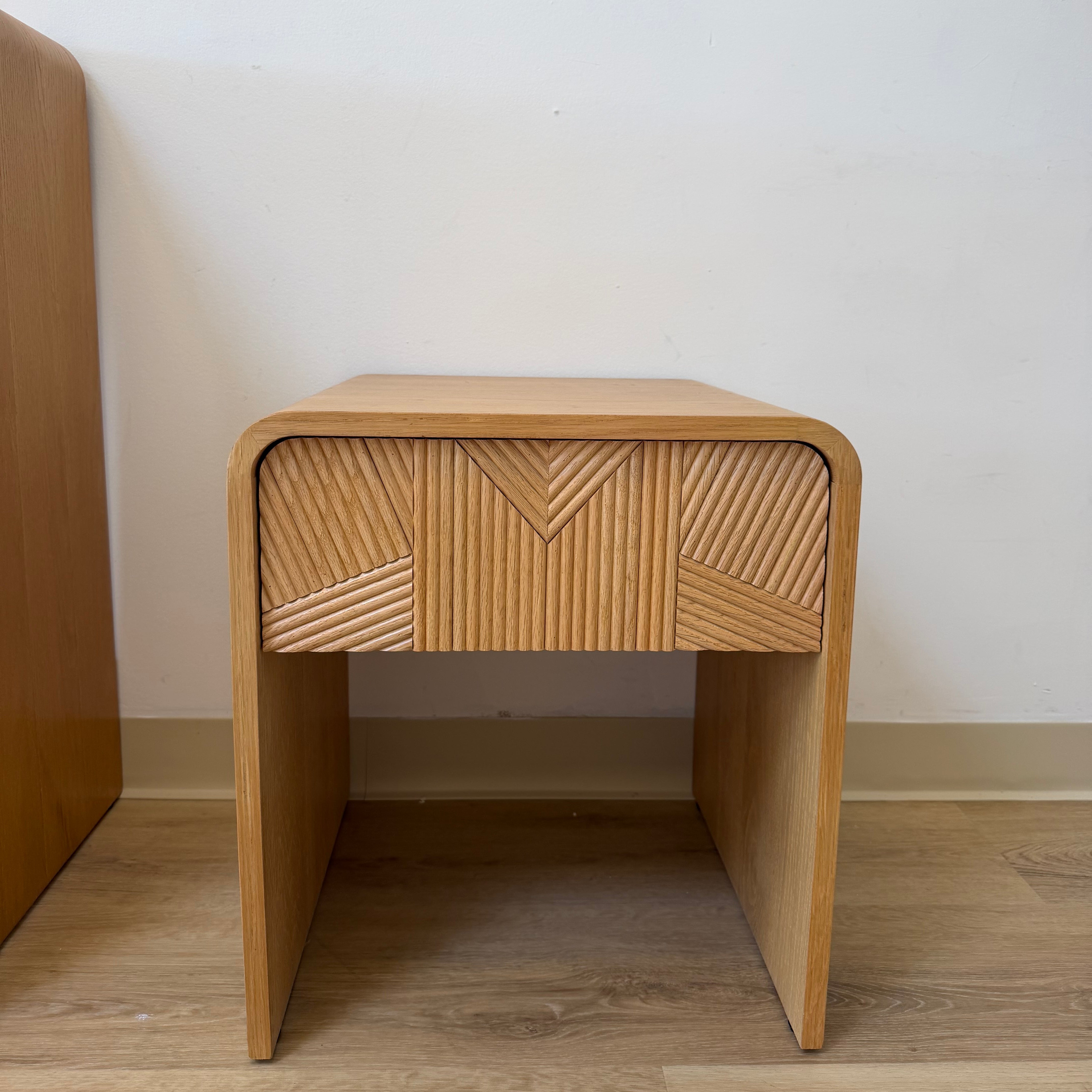 Vista Side Table White oak with sculpted slat detailing（karhyn studio sale）